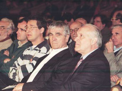 Ximun Haran aparece en un acto del PNV en 1996 a la derecha junto a Arzalluz.
