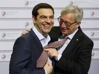 Els presidents de Gr&egrave;cia, Alexis Tsipras, i de la Comissi&oacute; Europea, Jean-Claude Juncker.
