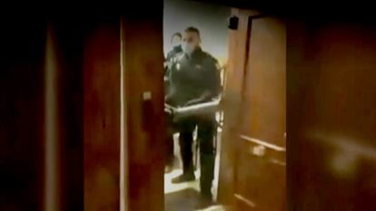 Imagen de la intervención policial en la fiesta irregular del pasado 21 de marzo en la madrileña calle de Lagasca.