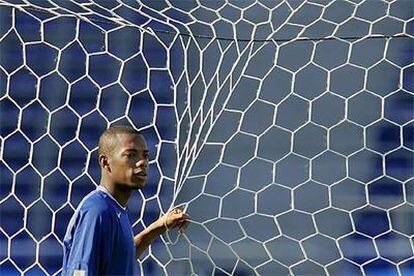 Robinho, durante un entrenamiento con la selección brasileña en Alemania, donde juega la Copa Confederaciones.