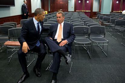 13 de marzo 2013. Obama habla con el Presidente de la Cámara de Representantes, el republicano John Boehner, después de un acto en el Capitolio de EE UU.