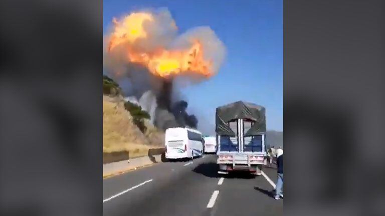 La explosión de un camión con gas en un accidente en Nayarit deja al menos  14 muertos | EL PAÍS México