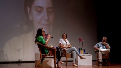 Conversación 'De economías extractivas a regenerativas para una era de nueva abundancia' entre Isabelle Delannoy (Do Green), Isabel Cadavid (Agromandala), María Alejandra González (Eafit) y Claudio Madaune (Change the World), en Medellín (Colombia), este jueves.