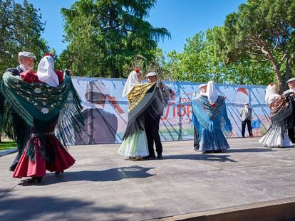 La Federación de Grupos Tradicionales, durante la presentación de las fiestas de San Isidro, el pasado jueves.