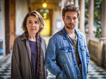 Carlos Cuevas y María Pujalte, en el rodaje del 'spin-off' de Merlí.