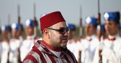 El rey de Marruecos, Mohamed VI, en el aeropuerto de Rabat en julio pasado.