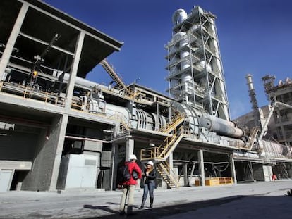 Fábrica de cemento de la multinacional mexicana Cemex en Buñol (Valencia).