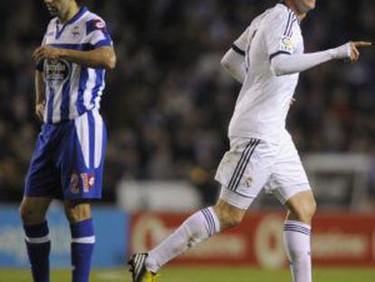 Kaká celebra su gol ante Valerón.