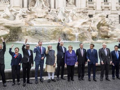 Los líderes del G20, en la Fontana di Trevi, en Roma.