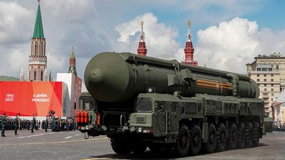 La lanzadera de un mísil balístico intercontinental Yars, en la Plaza Roja de Moscú este lunes, durante el desfile del Día de la Victoria sobre los nazis.