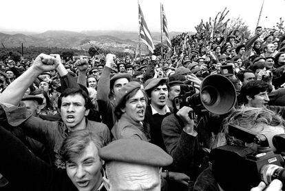 Indignaci&oacute;n por los sucesos de Montejurra (Navarra) en 1976. Un enfrentamiento entre carlistas acab&oacute; con un muerto y cuatro heridos. 