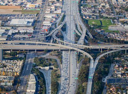 Imagen aérea de la autopista interestatal 105, en Los Ángeles, en una imagen de la compañía Flatiron, filial de ACS.