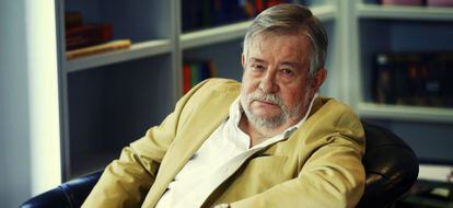 El escritor José María Guelbenzu.