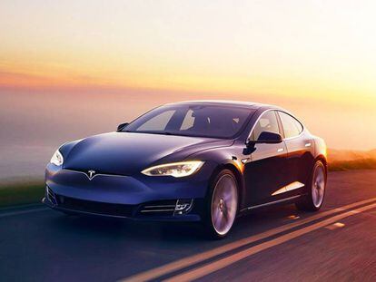 El software Tesla V10 sorprenderá: convertirá el coche en un karaoke