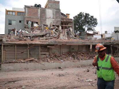 Edificio derruido tras el terremoto de Ciudad de M&eacute;xico 