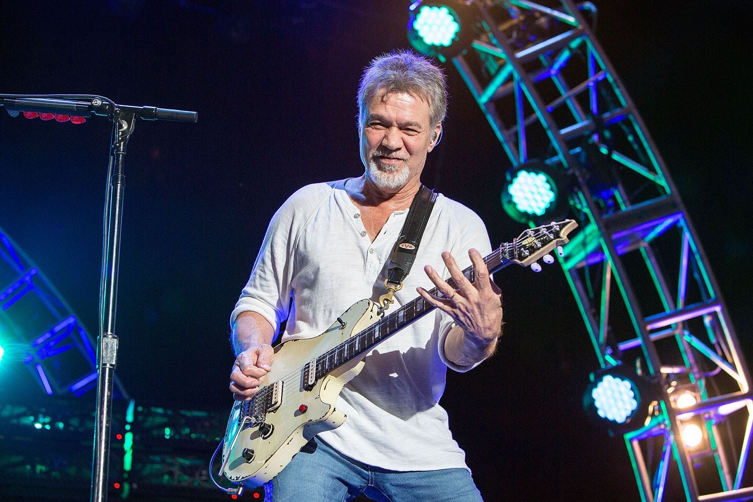 Eddie Van Halen of Van Halen en una actuación de 2015 en Chula Vista, California.