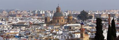 Vista del paisaje urbano de Sevilla desde Metrosol Parasol, en la Plaza de la Encarnaci&oacute;n.