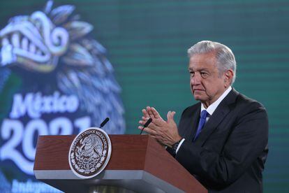 El presidente, Andrés Manuel López Obrador, alerta sobre posibles sanciones por la huelga de gaseros este miércoles en rueda de prensa en el Palacio Nacional, en Ciudad de México (México).