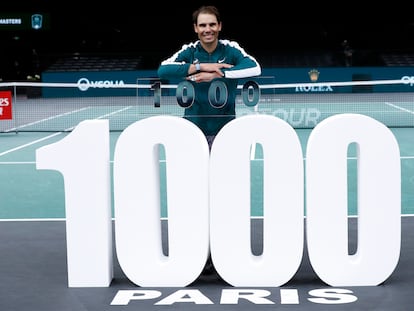 Nadal celebra su victoria 1.000 en el pabellón multiusos de París-Bercy.