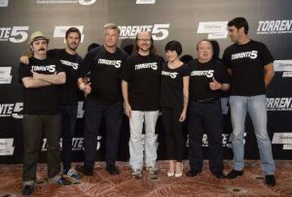 Carlos Areces, Juli&aacute;n L&oacute;pez, Alec Baldwin, Santiago Segura, Angy, Fernando Esteso y Jesul&iacute;n de Ubrique, en la presentaci&oacute;n en Madrid.