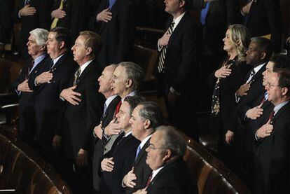 Los nuevos congresistas juran el cargo, ayer en Washington.