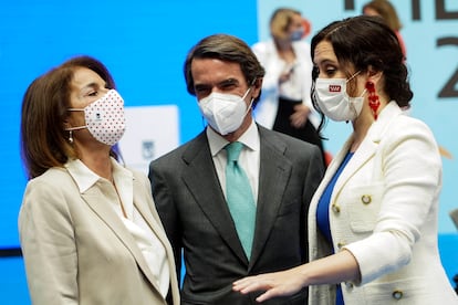 Ana Botella, José María Aznar e Isabel Díaz Ayuso, este sábado en Cibeles.