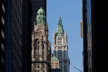 Los edificios Trinity y Woolworth, al fondo, en Lower Manhattan (Nueva York).