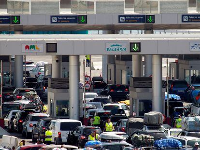 Colas de vehículos en el Puerto de Algeciras (Cádiz) durante la Operación Paso del Estrecho de verano de 2019, la última hasta la fecha.