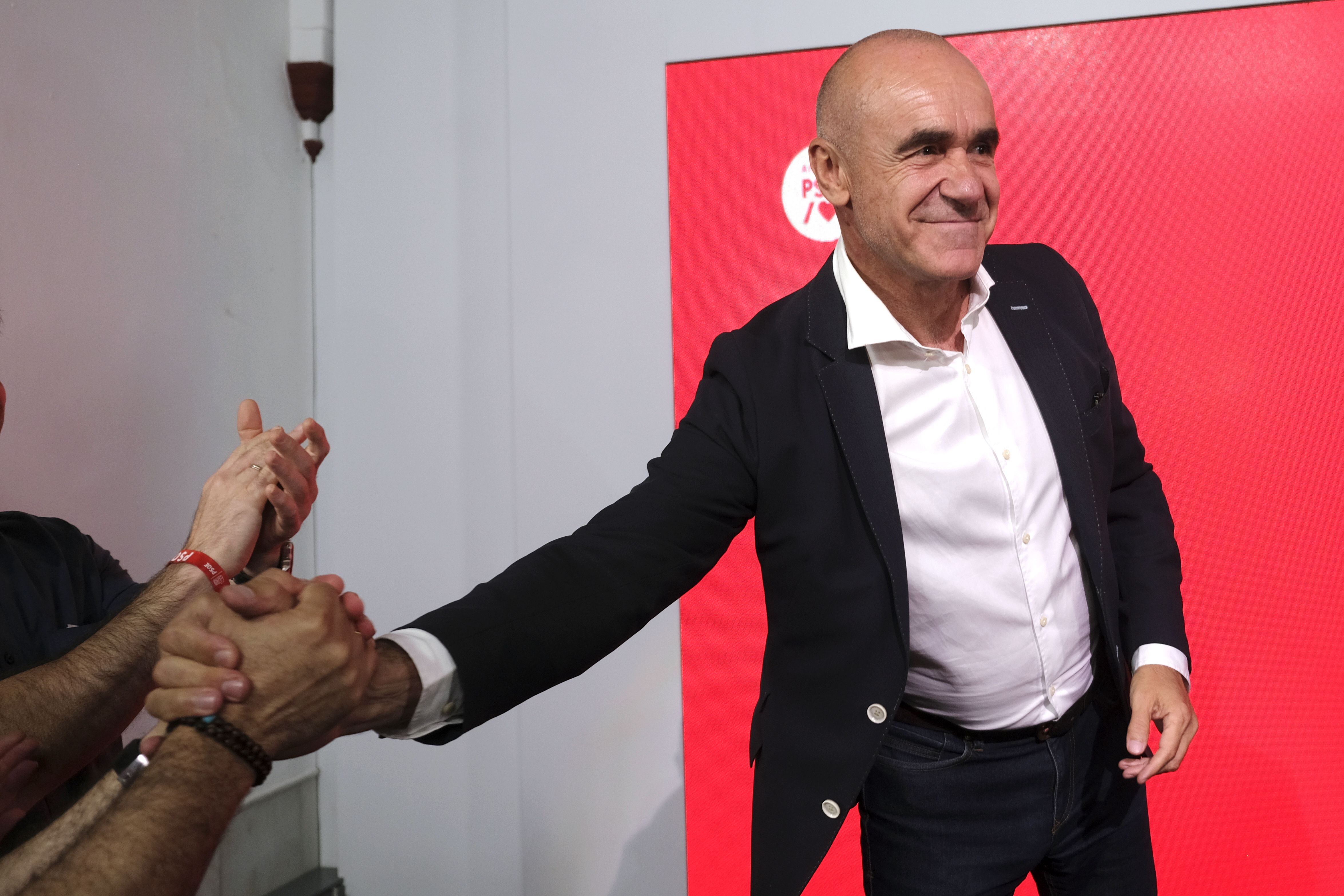 El candidato socialista a la reelección a la Alcaldía de Sevilla, Antonio Muñoz Martínez, tras conocerse los resultados electorales.