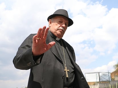 Onésimo Cepeda, obispo emérito de Ecatepec, a su llegada al funeral de Antonio Chedraoui, Arzobispo Metropolitano de la Iglesia Ortodoxa de Antioquía en el Estado de México en 2017.