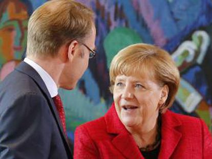 La canciller alemana habla con el presidente del Bundesbank, Jens Weidmann