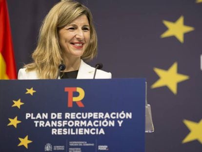 La vicepresidenta tercera del Gobierno y ministra de Trabajo y Economía Social, Yolanda Díaz, este lunes en rueda de prensa.