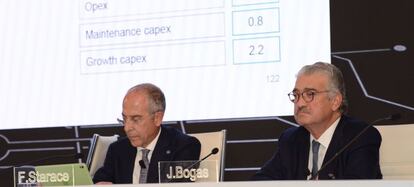 Francesco Starace y Jos&eacute; Dami&aacute;n Bogas, consejeros delegados de Enel y Endesa, respectivamente, en la presentaci&oacute;n en Londres del plan estrat&eacute;gico de Enel 2016-2019.