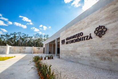 Fachada del nuevo museo Gran Museo de Chichén Itzá, en  Yucatán, México.