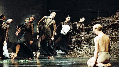 Una imagen de la coreografía de Pina Bausch para 'Orfeo y Eurídice'.