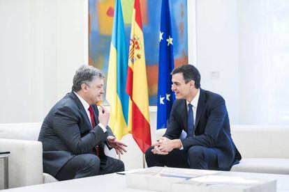 Pedro Sánchez con el presidente de Ucrania, Petró Poroshenko.