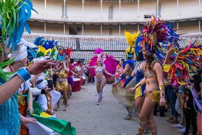 Desfile del Carnaval de Río de Unidos de Barcelona para el evento FANGO en el Club Monumental de Barcelona.