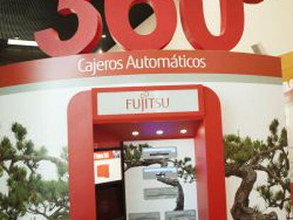 Un modelo de cajero autom&aacute;tico de Fujitsu.