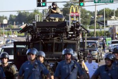 Polic&iacute;as antidisturbios en Ferguson en agosto. 