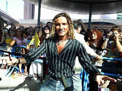 Salpicón de masas de Bisbal previo al concierto de hoy
