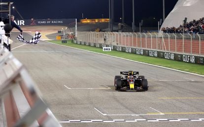 Verstappen pone orden en el Gran Premio de Baréin; Sainz, el espectáculo