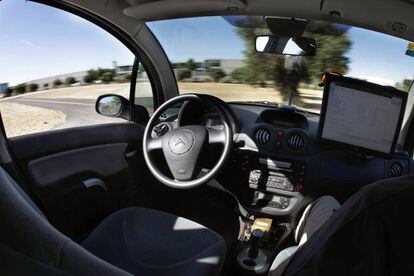 Platero, un automóvil Citröen C3 modificado por el CSIC que es capaz de conducir solo sin necesidad de conductor.