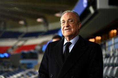 Florentino Pérez, en el palco del estadio Parque de los Príncipes de París la pasada temporada.