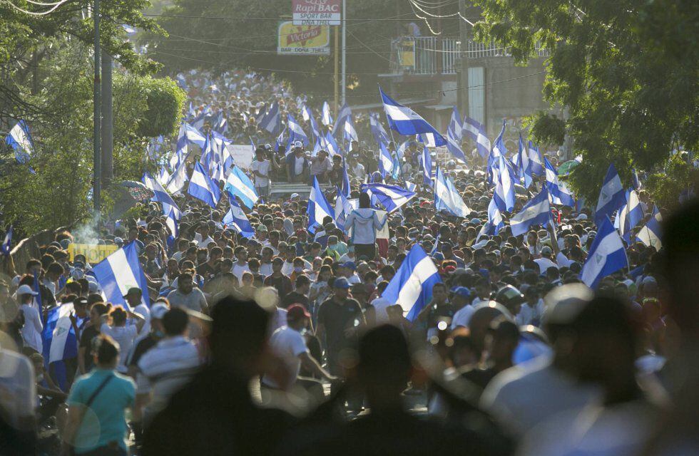 Miles de personas durante la protesta por el centro de la capital nicaragüense.