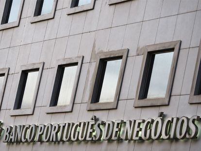 Fachada de la sede central del Banco Portugués de Negocios en Lisboa.