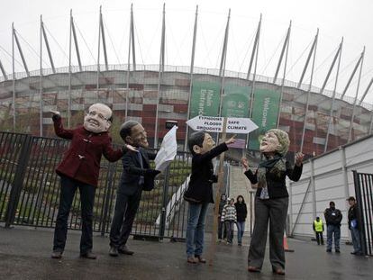 Protestas contra los l&iacute;deres mundiales en la Cumbre del Clima de Varsovia.