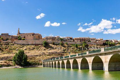 Puente del embalse de Linares, en Maderuelo (Segovia)
