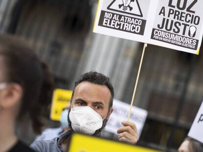 Protesta contra el alza de la luz organizada en Madrid por asociaciones de consumidores el pasado 15 de julio.