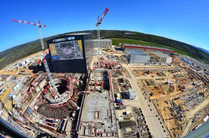 Obras de construcción del reactor ITER en Cadarache (Francia).