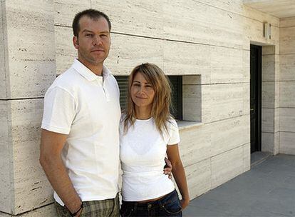 Mónica Domínguez y su marido, una de las muchas parejas que no consiguen crédito a pesar de contar con seguridad laboral